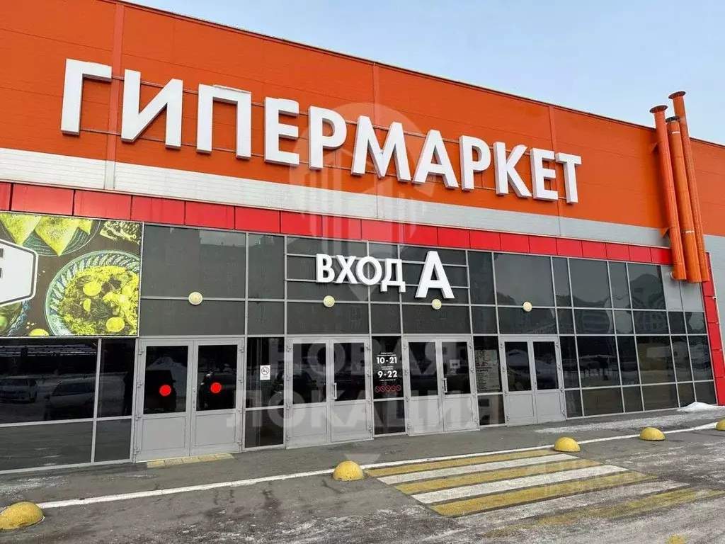 Торговая площадь в Омская область, Омск просп. Комарова, 13В (112 м) - Фото 1