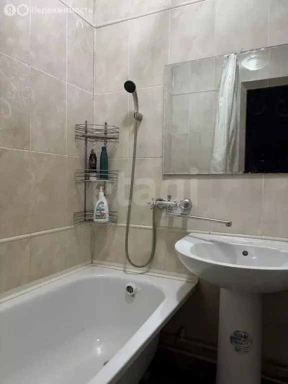 3-комнатная квартира: Омск, улица Крупской, 38 (61 м) - Фото 0