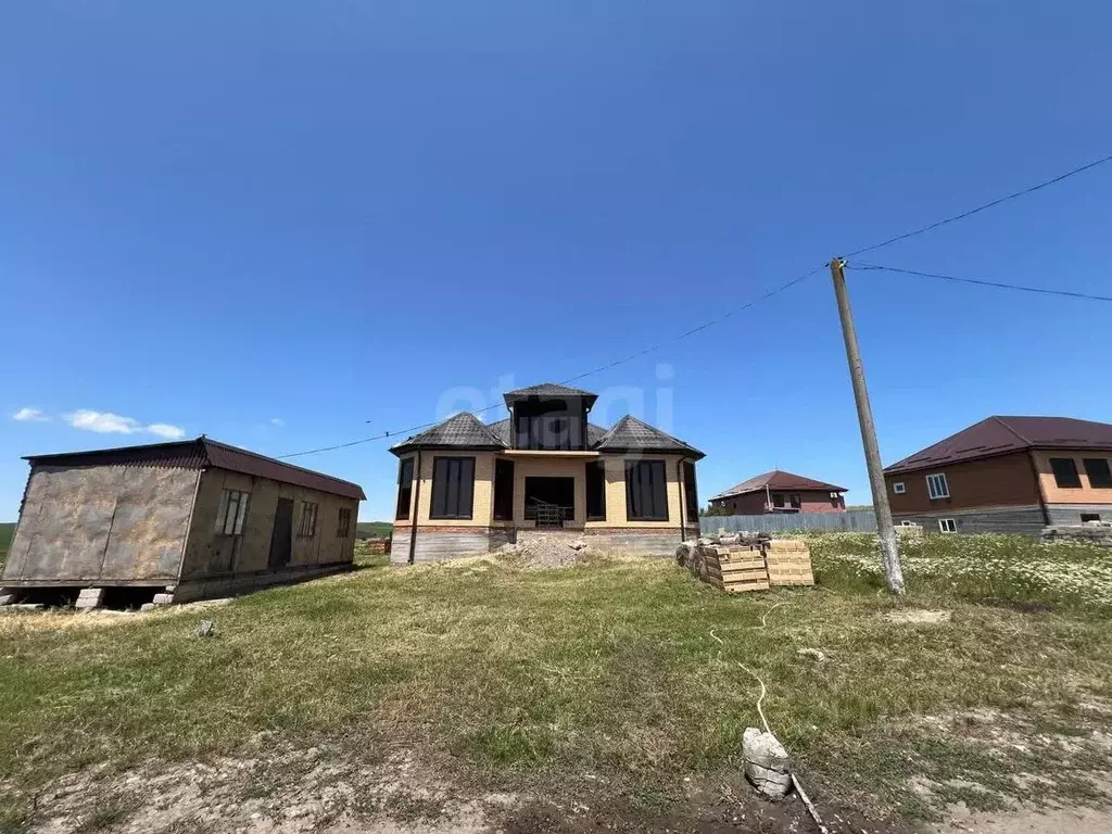 Дом в Ингушетия, Назрань Кабардинская ул. (200 м) - Фото 1