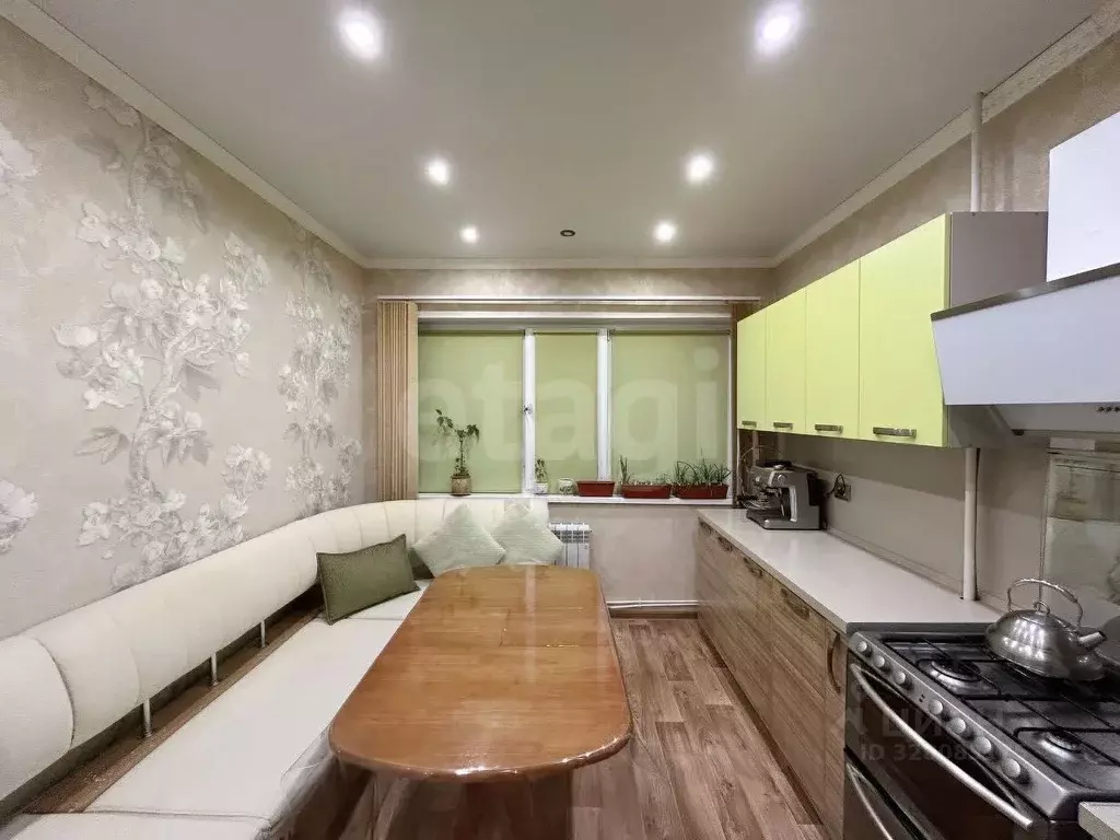 2-к кв. Ямало-Ненецкий АО, Новый Уренгой Оптимистов мкр, 4/1 (59.2 м) - Фото 1