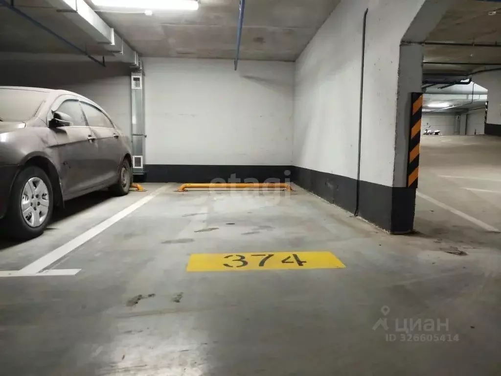 Гараж в Тюменская область, Тюмень ул. Тимофея Чаркова, 81с2 (15 м) - Фото 1