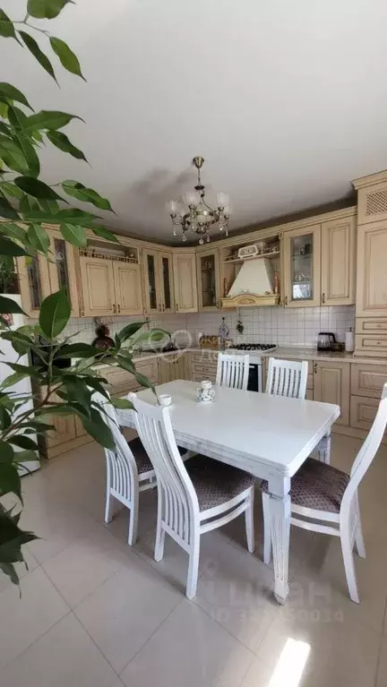 3-к кв. Волгоградская область, Волжский Оломоуцкая ул., 70 (135.0 м) - Фото 0