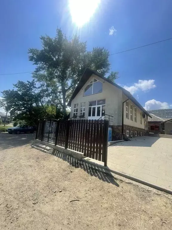 Дом в Краснодарский край, Армавир ул. Чичерина, 2 (180 м) - Фото 1