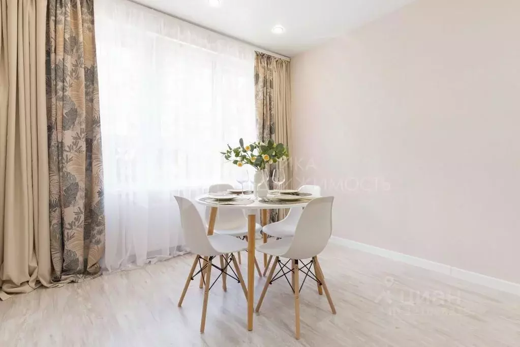 2-к кв. Тюменская область, Тюмень ул. Александра Звягина, 12 (57.94 м) - Фото 0