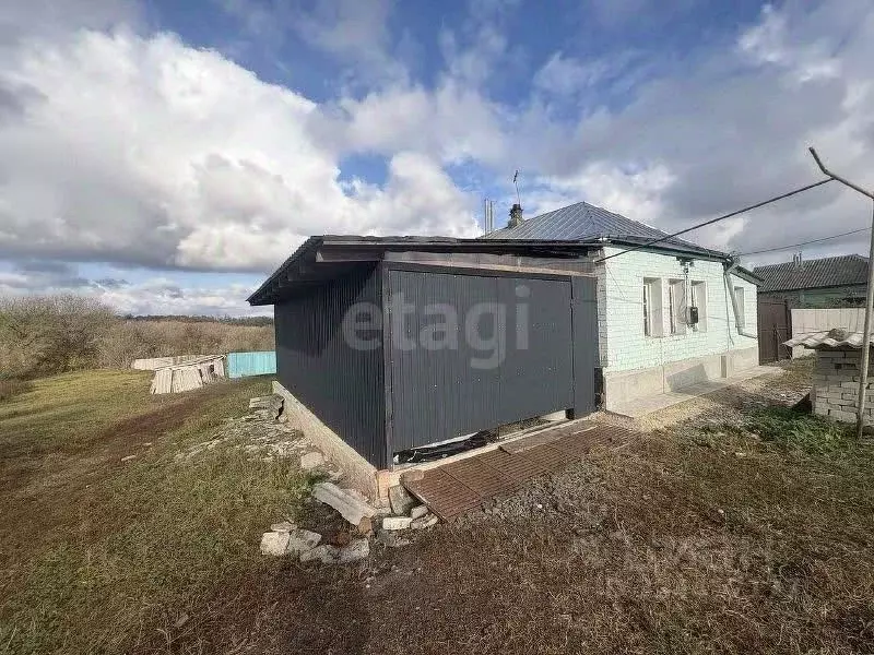 Дом в Белгородская область, Корочанский район, Яблоновское с/пос, с. ... - Фото 1