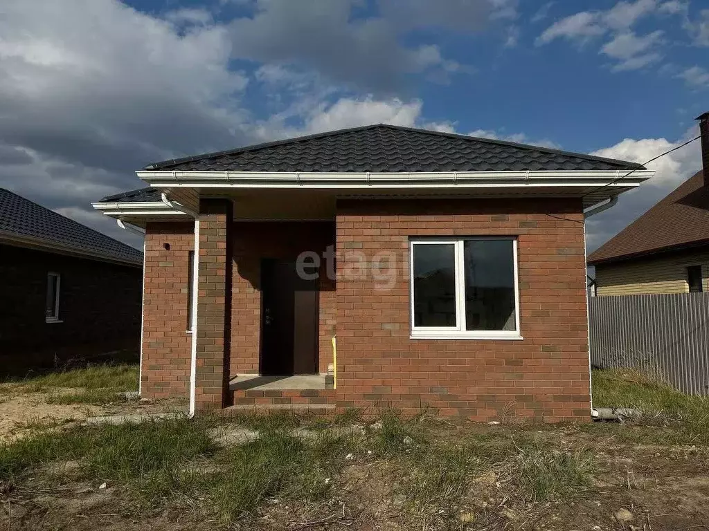 Дом в Воронежская область, с. Новая Усмань ул. Минина, 87 (80 м) - Фото 1