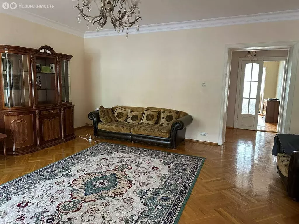 4-комнатная квартира: Махачкала, улица Ушакова, 9 (167.7 м) - Фото 0