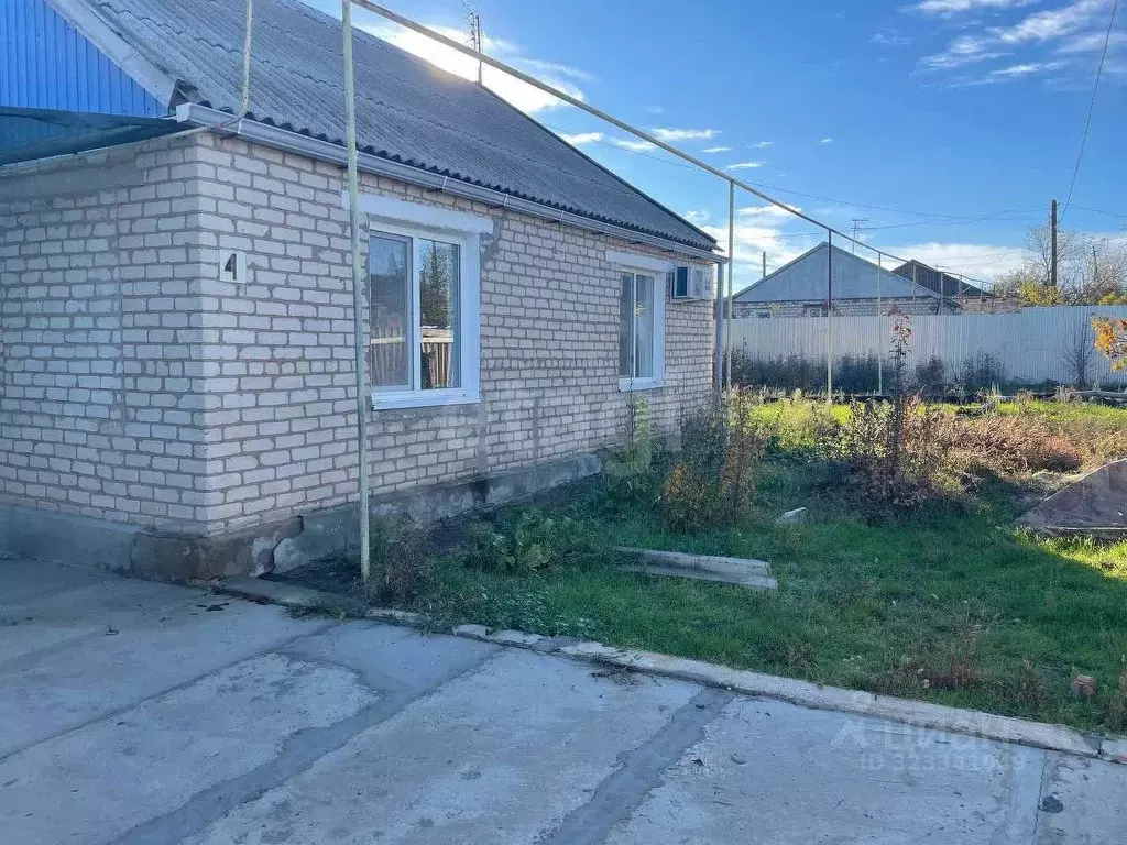 Дом в Калмыкия, Приютненский район, Булуктинское с/мо, пос. Бурата ул. ... - Фото 1