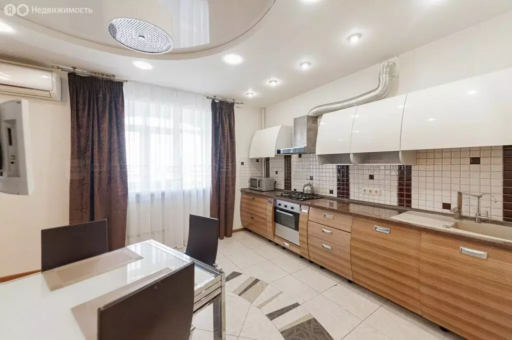 3-комнатная квартира: Казань, улица Габдуллы Кариева, 5 (104.1 м) - Фото 1