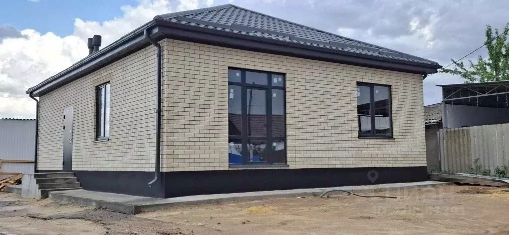 Дом в Калмыкия, Целинный район, с. Троицкое ул. 40 лет Победы, 31А ... - Фото 1