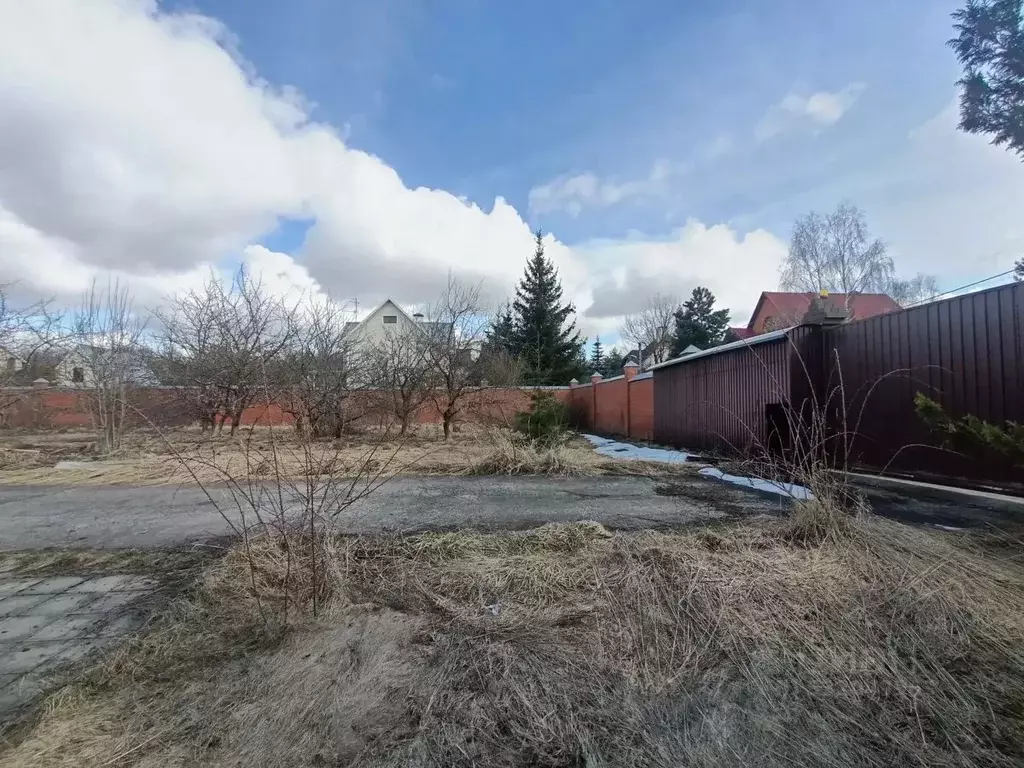 Участок в Московская область, Ленинский городской округ, д. ... - Фото 1