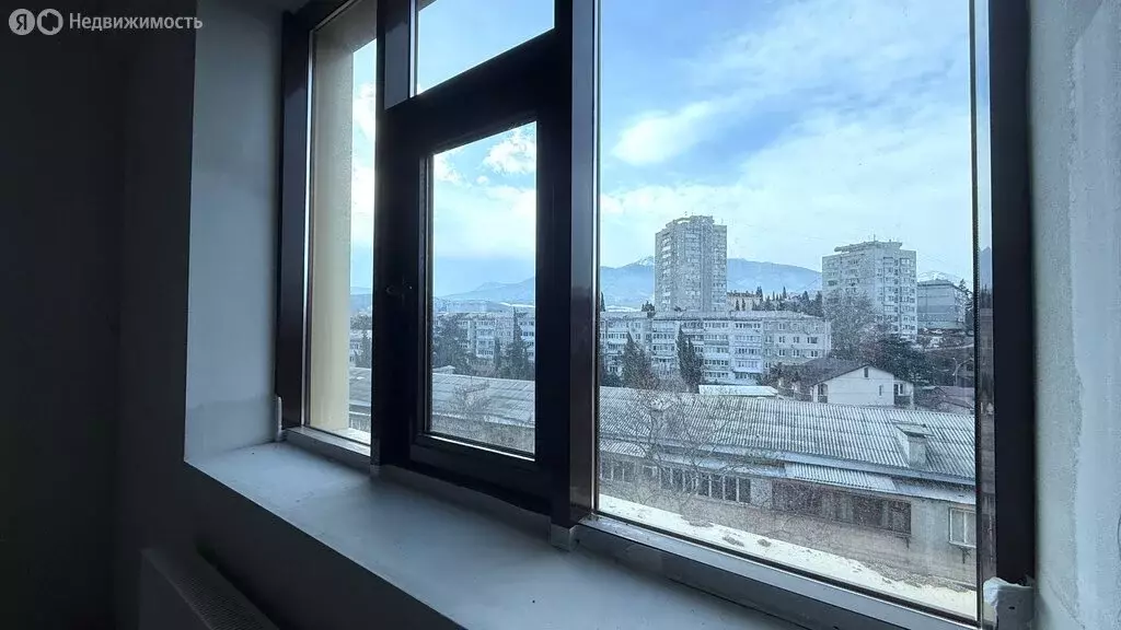 2-комнатная квартира: Алушта, улица Ленина, 37 (82.4 м) - Фото 1