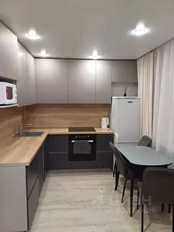 2-к кв. Тюменская область, Тюмень ул. Павла Шарова, 3 (50.0 м) - Фото 0