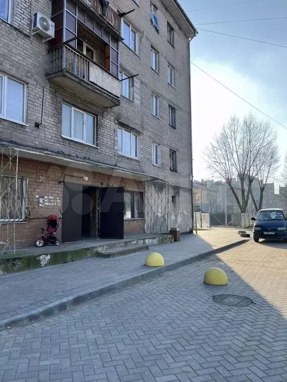 Комната 17 м в 9-к., 2/5 эт. - Фото 1