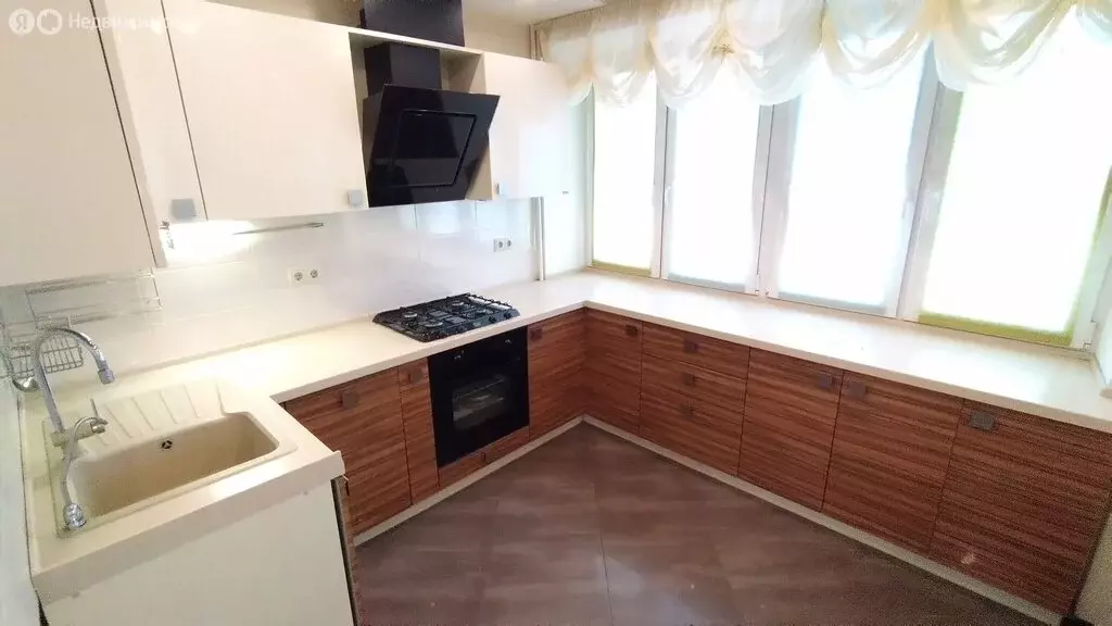 3-комнатная квартира: Волгоград, улица Николая Отрады, 26 (80.1 м) - Фото 1