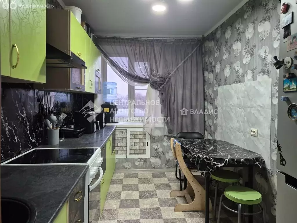 4-комнатная квартира: Рыбное, Юбилейная улица, 12 (75.3 м) - Фото 1