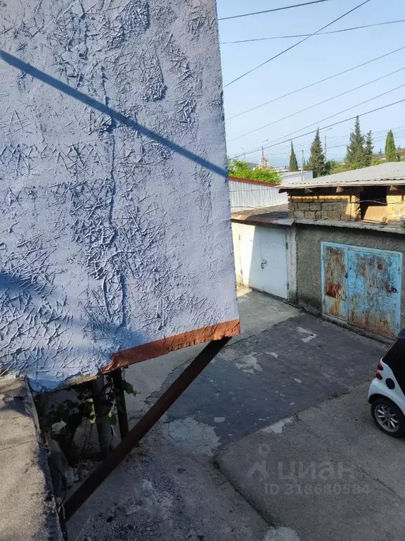 Гараж в Крым, Алушта ул. Октябрьская (30 м) - Фото 2