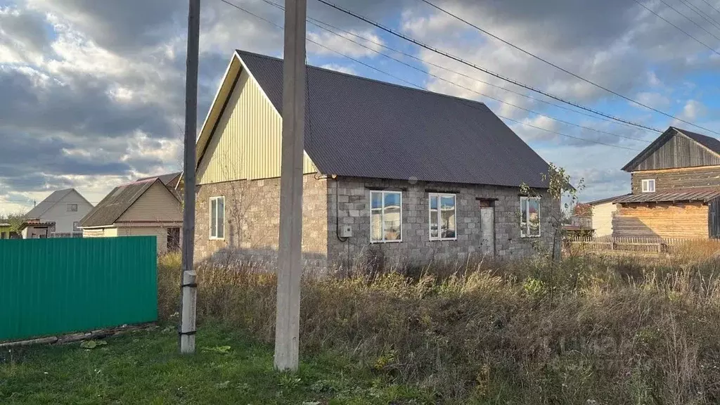 Дом в Башкортостан, Бирск ул. Жукова (100 м) - Фото 0