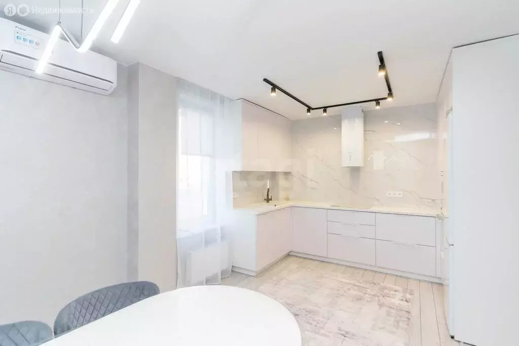 3-комнатная квартира: Тюмень, улица Валентины Трофимовой, 6 (83.6 м) - Фото 2