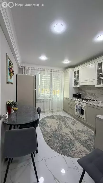 2-комнатная квартира: Каспийск, улица Зейнудина Батманова, 22 (91 м) - Фото 1