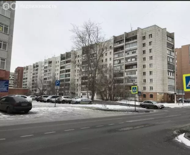 2-комнатная квартира: Тюмень, улица Александра Матросова, 1 (52 м) - Фото 1