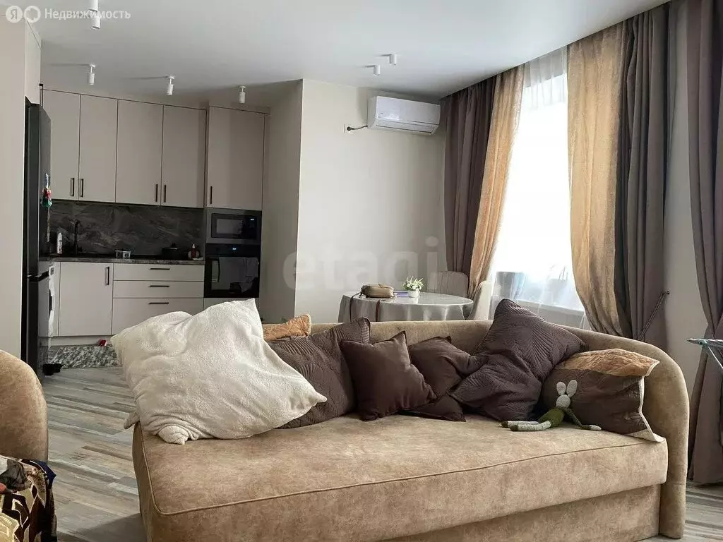 1-комнатная квартира: Тюмень, улица Мельникайте, 2к17 (60 м) - Фото 0