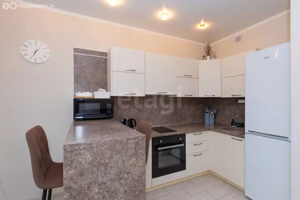 Квартира-студия: Тюмень, улица Тимофея Чаркова, 81к2 (28.9 м) - Фото 2