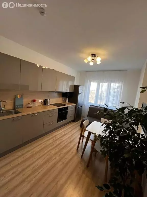 3-комнатная квартира: Екатеринбург, улица Академика Парина, 4 (80.3 м) - Фото 1