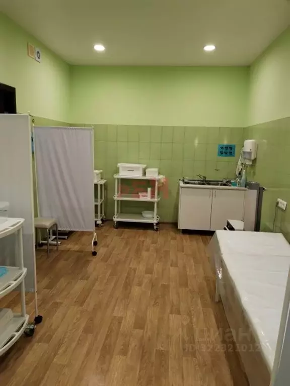 Помещение свободного назначения в Омская область, Омск ул. 70 лет ... - Фото 2