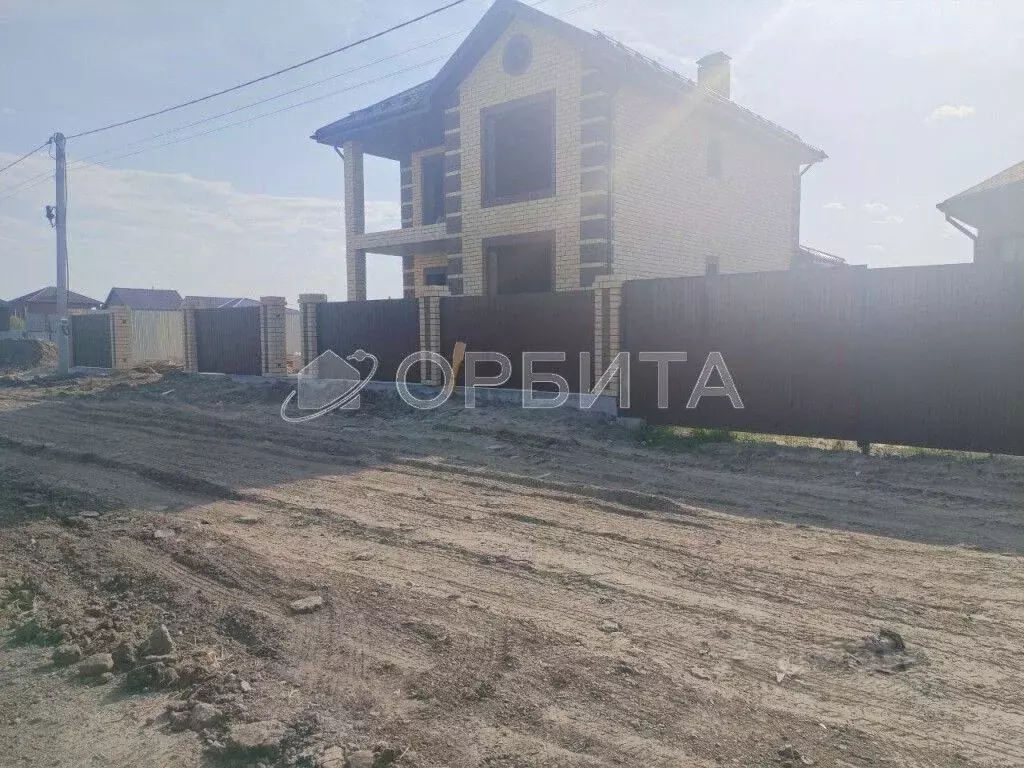 Дом в Тюменская область, Тюмень проезд Артековский, 8 (155 м) - Фото 1