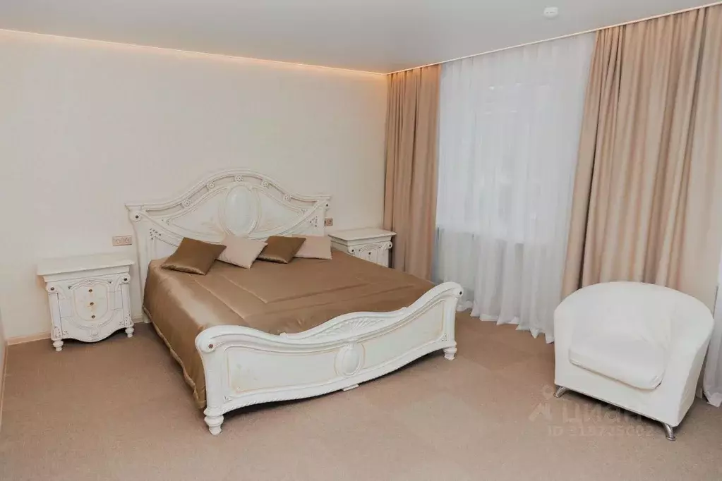 Комната Красноярский край, Красноярск ул. Дубровинского, 80 (35.0 м) - Фото 0