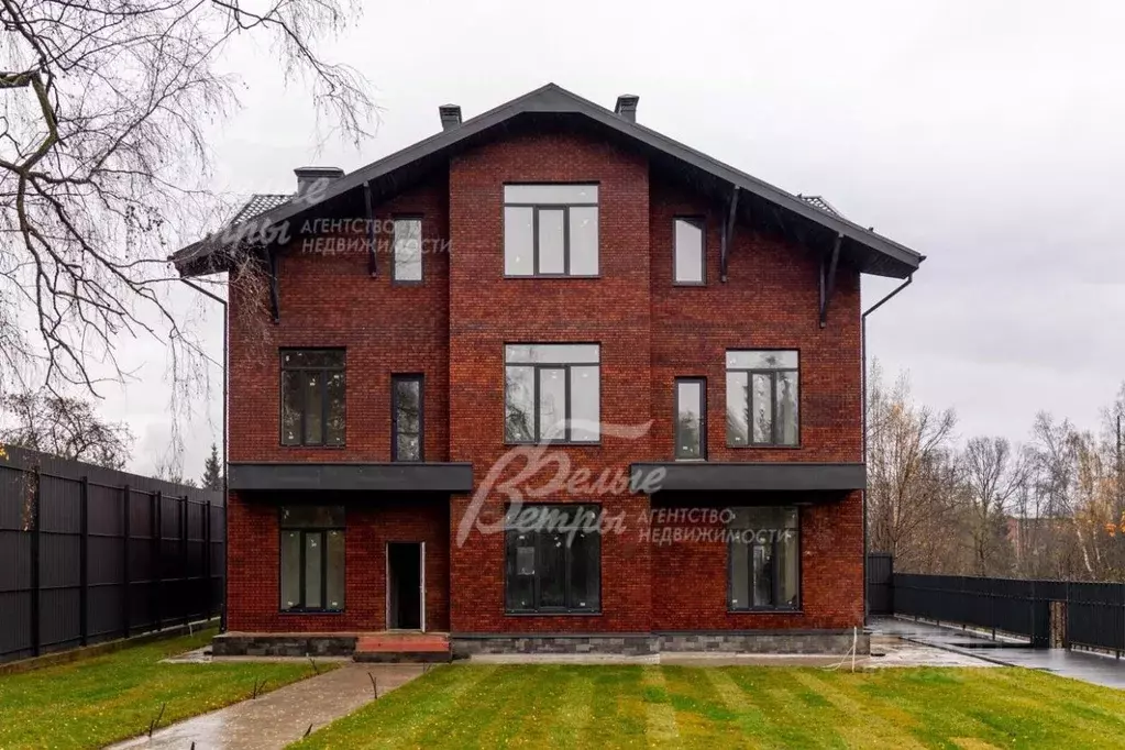 Дом в Московская область, Наро-Фоминский городской округ, д. Алабино  ... - Фото 1