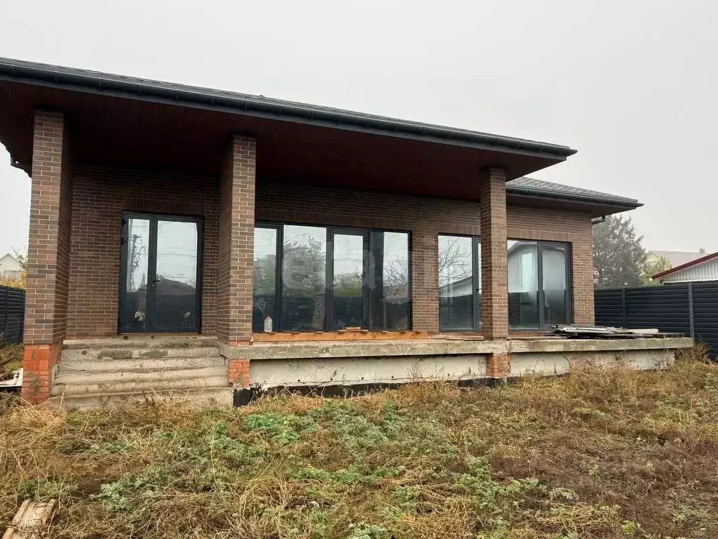 Дом в Саратовская область, Энгельс пос. Новое Осокорье, ул. ... - Фото 1