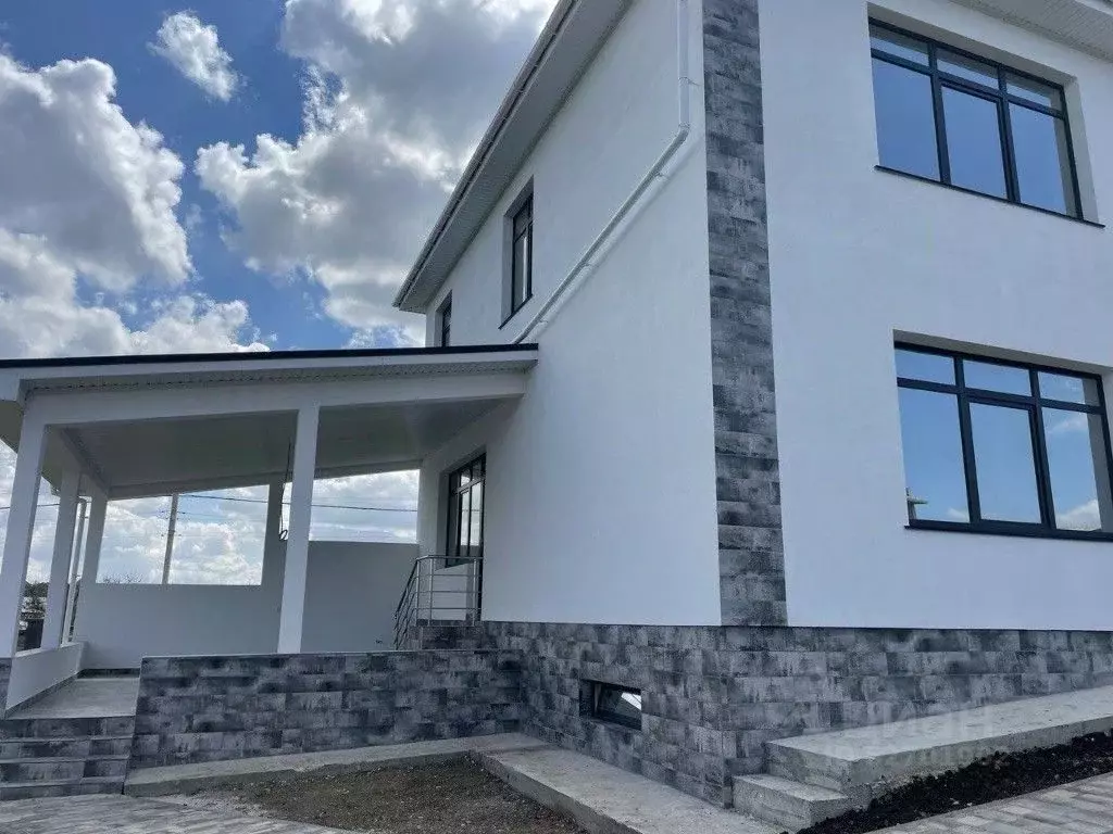 Дом в Крым, Симферопольский район, с. Мирное ул. Березовая (353 м) - Фото 1