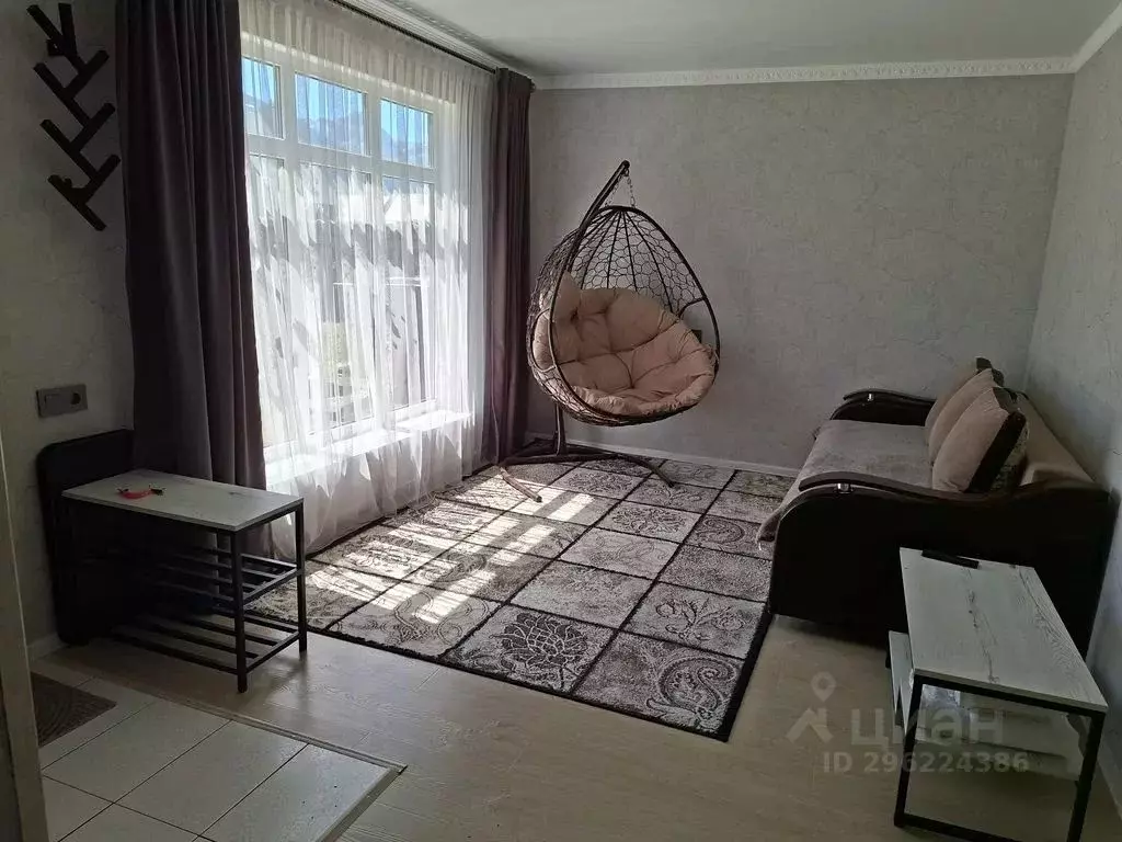 Дом в Карачаево-Черкесия, Зеленчукский район, с. Архыз ул. Курджиева, ... - Фото 1