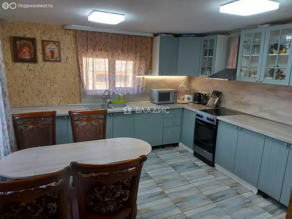 Дом в село Сотниково, улица Шункова П.И. (223 м) - Фото 1