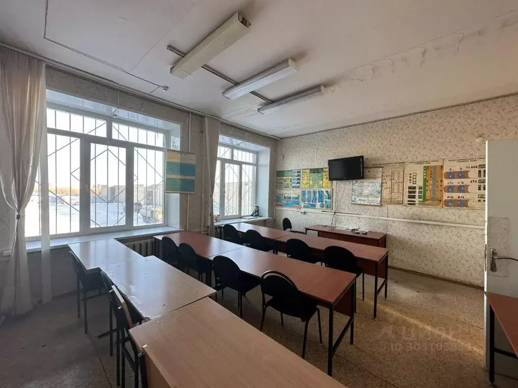 Помещение свободного назначения в Татарстан, Набережные Челны ул. ... - Фото 0