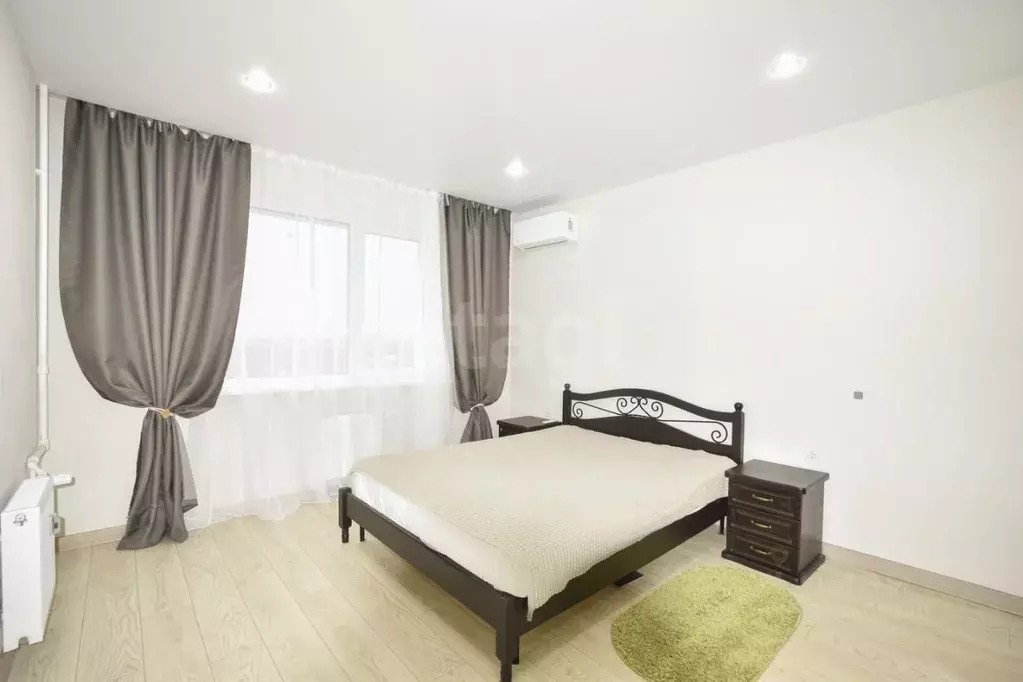 2-к кв. Оренбургская область, Оренбург ул. Фронтовиков, 10/4 (58.6 м) - Фото 1