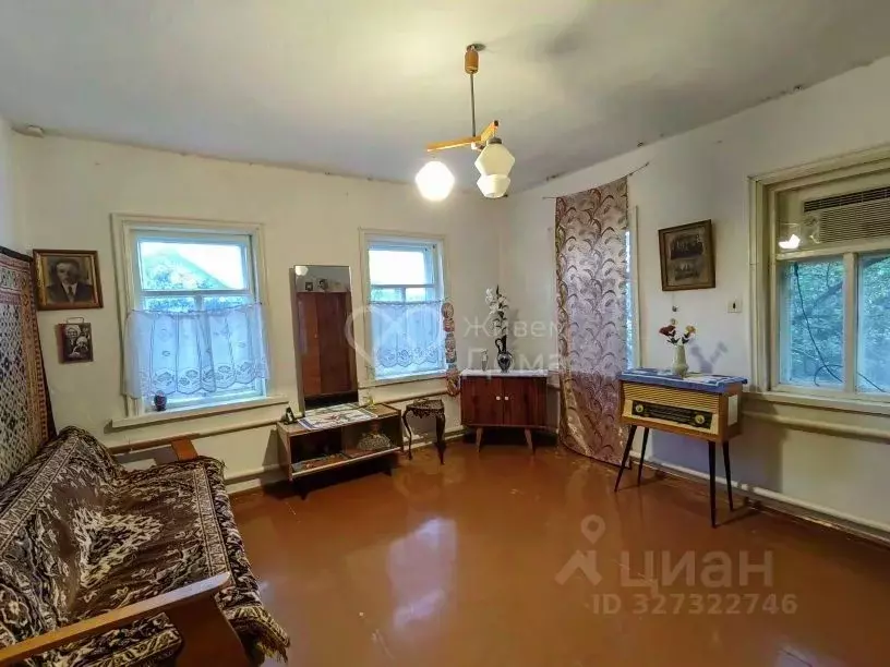 Дом в Волгоградская область, Волгоград Великолукская ул., 5 (49 м) - Фото 1