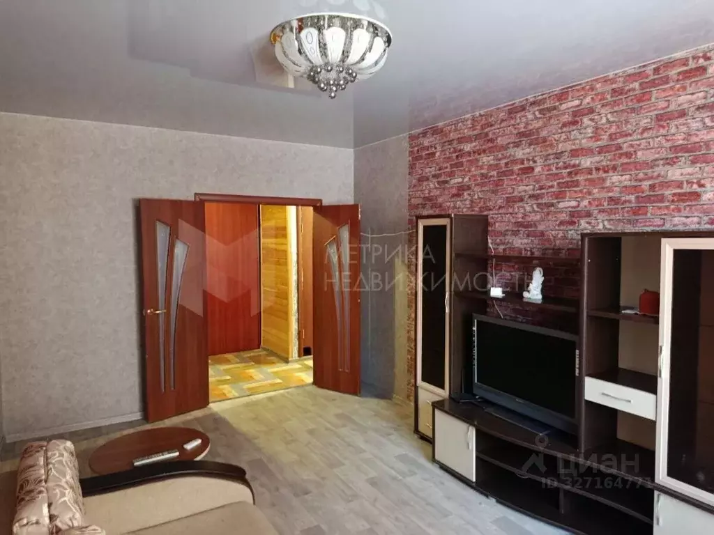 2-к кв. Тюменская область, Тюмень ул. Муравленко, 7 (55.4 м) - Фото 1