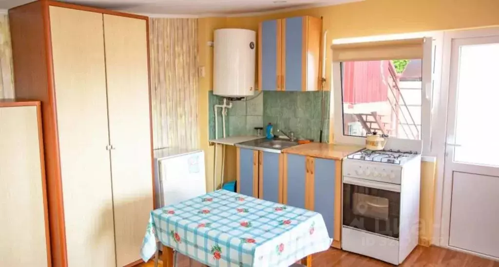 Дом в Краснодарский край, Геленджик Средняя ул., 28 (18 м) - Фото 1