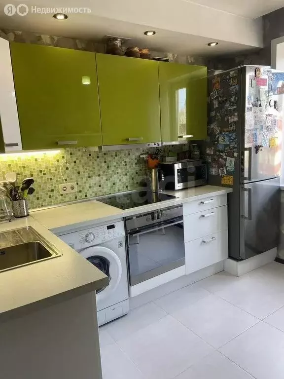 3-комнатная квартира: Новокузнецк, улица Циолковского, 25 (64 м) - Фото 0