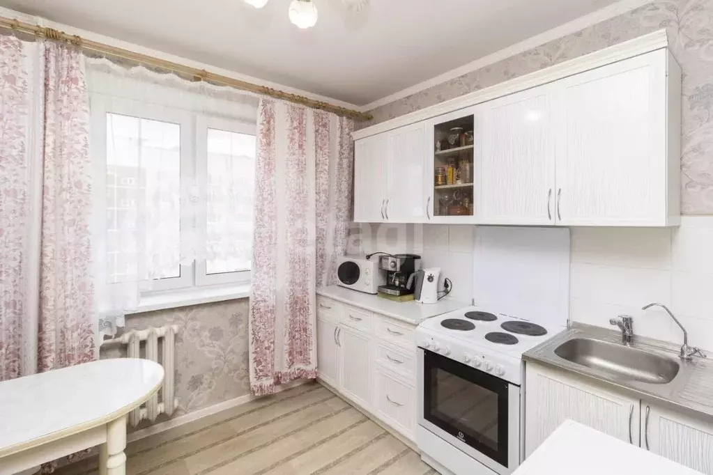 2-к кв. Тюменская область, Тюмень Уральская ул., 74 (50.0 м) - Фото 1