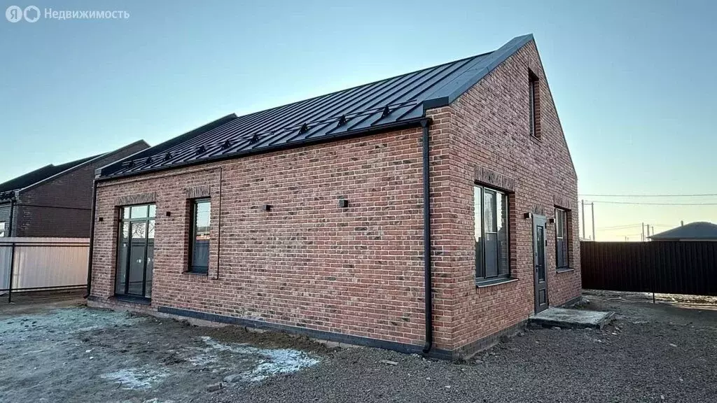 Дом в село Новобессергеневка, Земляничная улица (120 м) - Фото 1