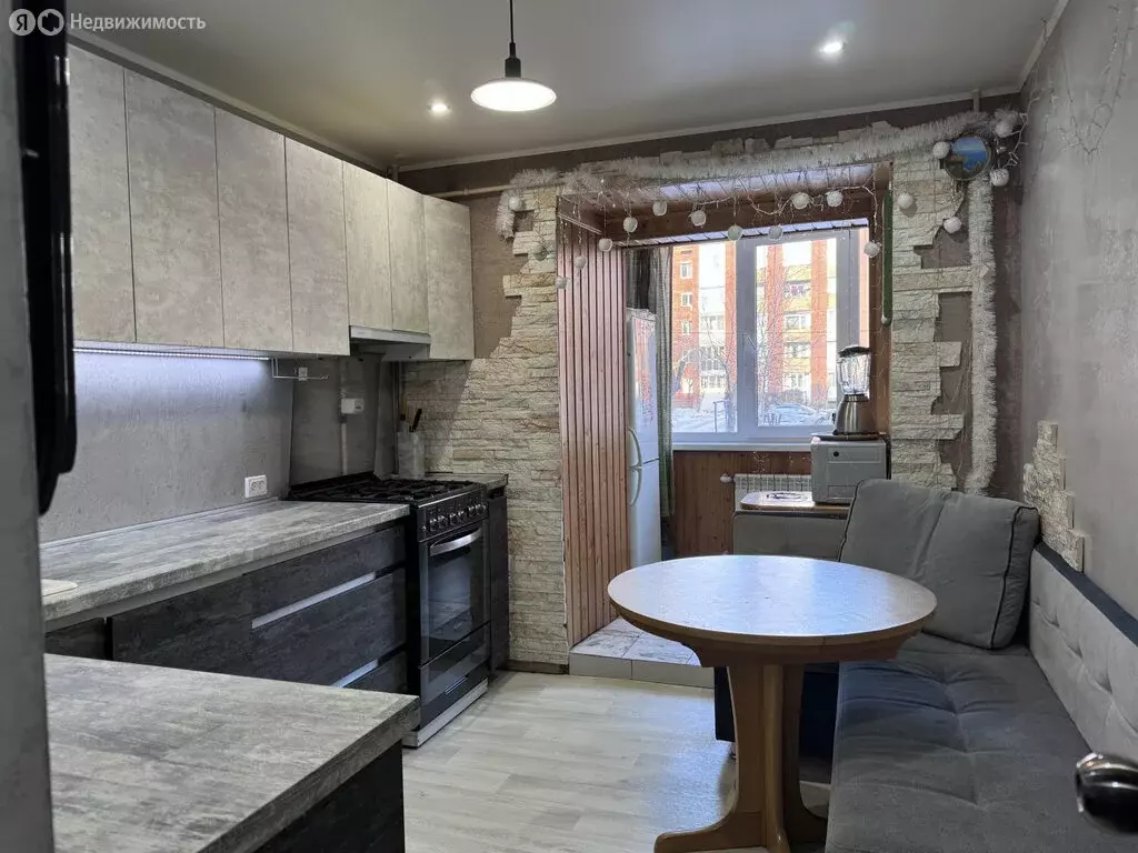 3-комнатная квартира: Омск, улица Масленникова, 15 (65.7 м) - Фото 1