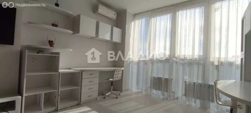 3-комнатная квартира: Волгоград, Новороссийская улица, 8 (90.9 м) - Фото 1