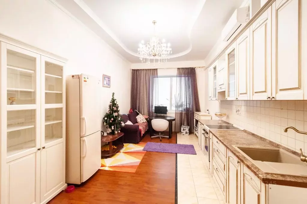 3-к кв. Омская область, Омск ул. Победы, 5к1 (144.0 м) - Фото 1