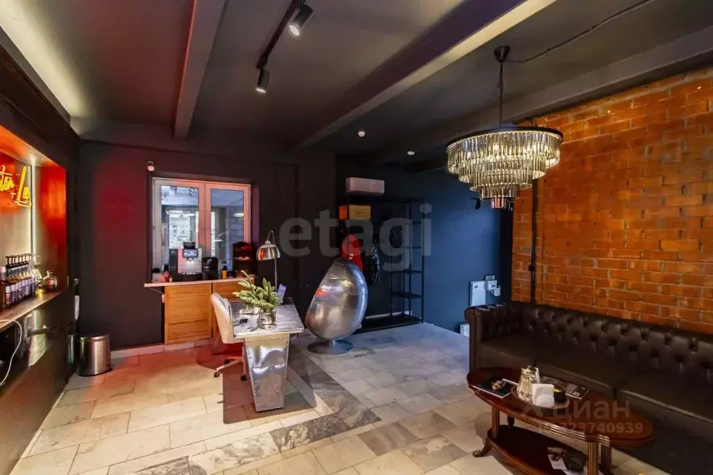 Торговая площадь в Тюменская область, Тюмень ул. Короленко, 12 (123 м) - Фото 1