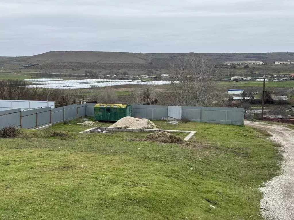 Участок в Крым, Бахчисарайский район, Тенистовское с/пос, с. Айвовое ... - Фото 1