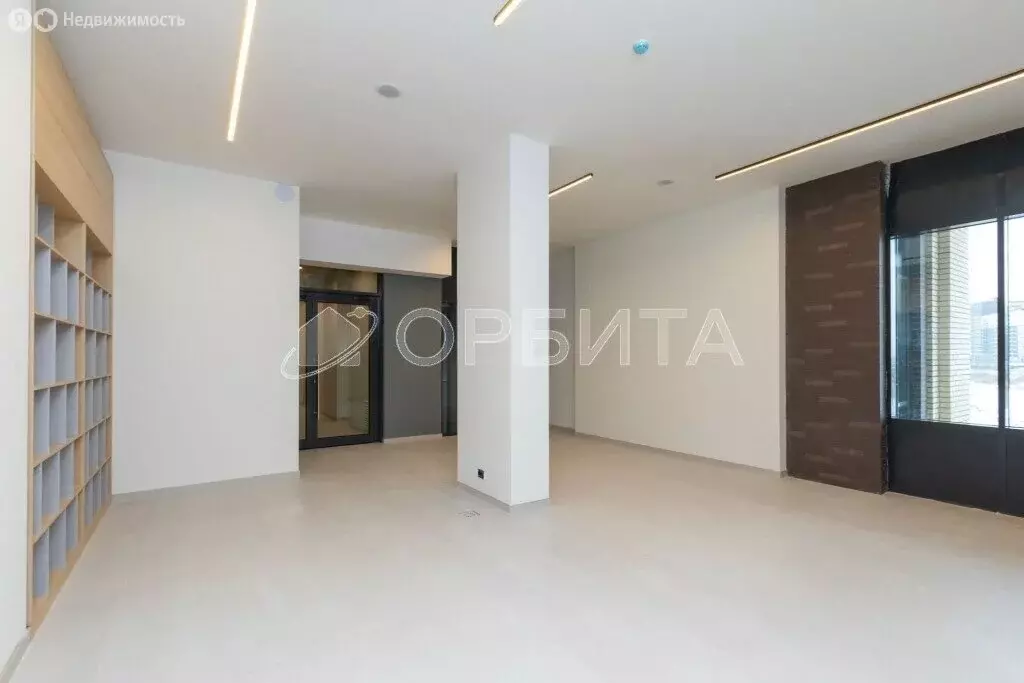 2-комнатная квартира: Тюмень, улица Тимофея Чаркова, 93 (57.6 м) - Фото 1